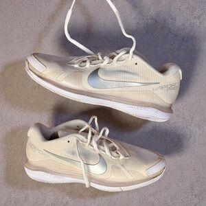 NikeCourt Air Zoom Vapor Pro White Metallic Silver size 8.5